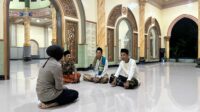 Bhabinkamtibmas Lombok Barat Sapa Warga Beroro, Jaga Kondusifitas Ramadan