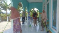 Bakti Religi Polsek Lembar: Ciptakan Lingkungan Ibadah Bersih dan Nyaman