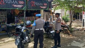 Patroli Rutin Polsek Sekotong Hadirkan Rasa Aman di Pertokoan Desa Sekotong Tengah