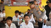 Kapolres Lombok Barat Pimpin Bagikan Makanan Bergizi, Wujud Dukungan Program Prioritas Presiden