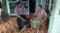 WhatsApp Image 2025-09-30 at 13.47.39 Polri Hadir untuk Masyarakat: Bantuan Tongkat Disalurkan di Desa Lembar Selatan, Lombok Barat
