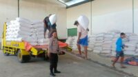 Jaga Stabilitas Pangan, Polsek Gerung Dampingi Penjualan Jagung